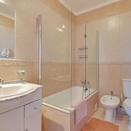 Da Rocha 1 With Pool By Homing Daire