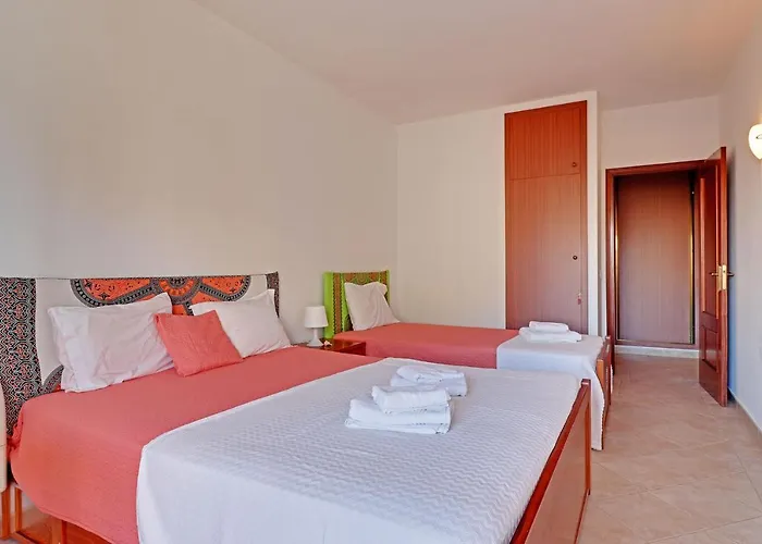 Da Rocha 1 With Pool By Homing