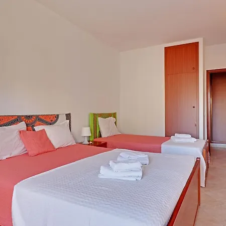 Da Rocha 1 With Pool By Homing